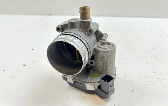 BMW 4 F32 F33 Throttle body valve 758862504
