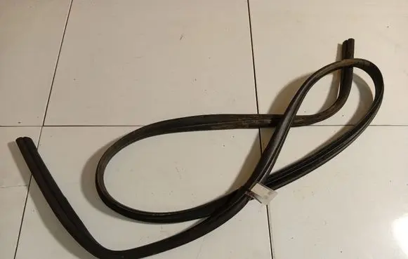 Ford Focus Rubber seal front coupe door 