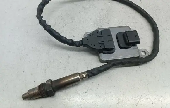Mercedes-Benz E W212 Lambda probe sensor A0009057000 0009057000