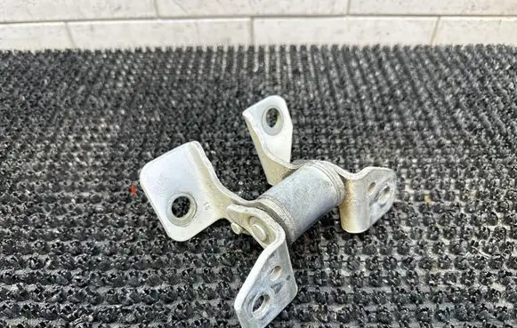 Dodge Durango III Front door lower hinge 664AF0372A