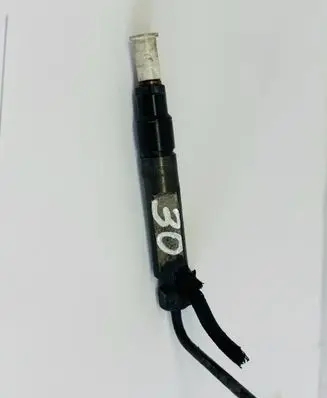 Volkswagen Golf IV Fuel injector 038130201G