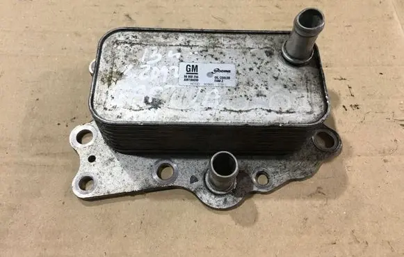 Chevrolet Captiva Engine oil radiator 96868256