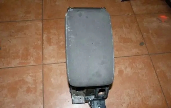 Volkswagen Golf VI Armrest