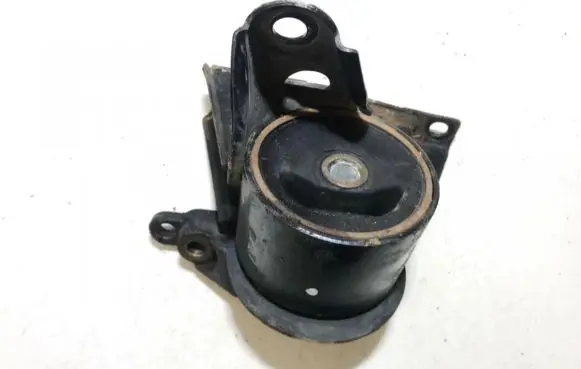 Nissan X-Trail T30 Engine mount bracket