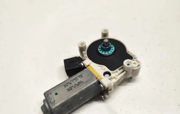 BMW X5 F15 Front door window regulator motor 7322748 032915