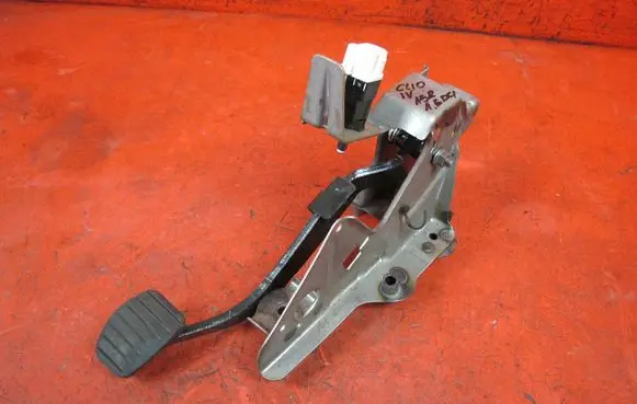 Renault Clio IV Brake pedal 465013423R