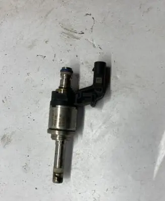 Volkswagen Jetta VII Fuel injector 04E906036