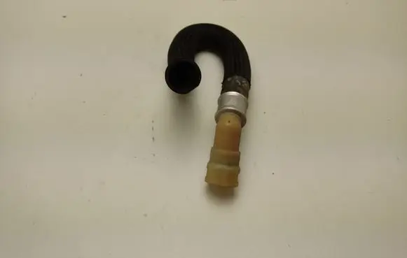 Ford Mustang VI Engine coolant pipe/hose FR3318K579CC
