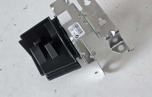 BMW X5 G05 Parcel shelf load cover mount bracket 7438267