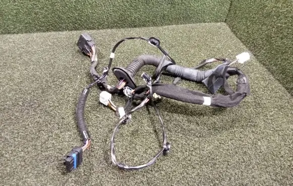 Opel Movano B Front door wiring loom 8200778254 8200778254B