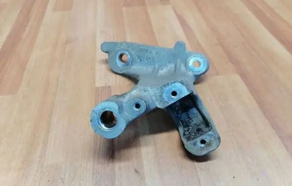 Renault Megane IV Sway bar bush bracket, front 548512672R