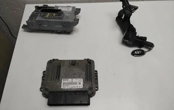 Engine ECU kit and lock set