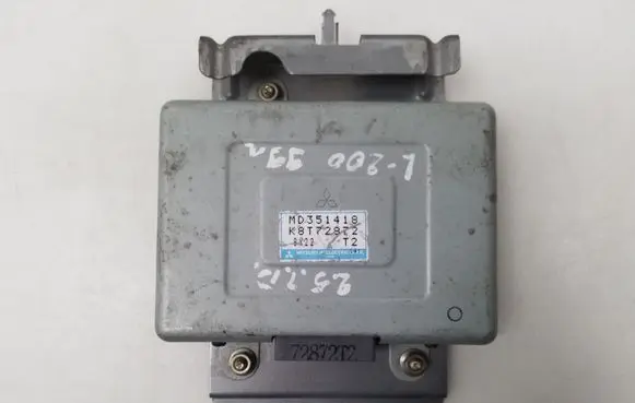 Mitsubishi L200 Engine control unit/module MD351418