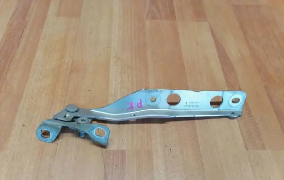 Engine bonnet/hood hinges