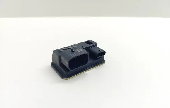 BMW 5 F10 F11 Glow plug pre-heat relay 8519472 851947202 0522140104