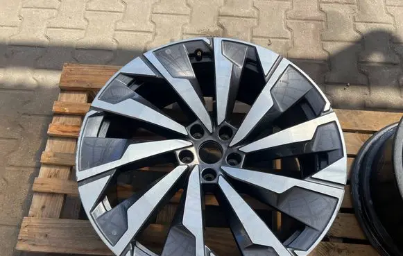 Skoda Enyaq iV R21 alloy rim 5LA601025CD 5LA601025CC