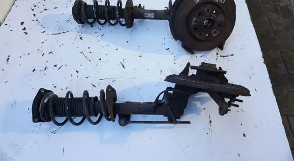 Volvo XC40 Front wheel hub spindle knuckle