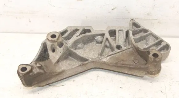 Engine mounting bracket