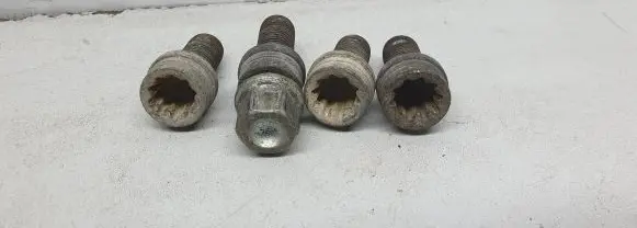 Volkswagen PASSAT B6 Nuts/bolts 