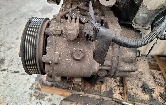 Volvo V50 Air conditioning (A/C) compressor (pump)