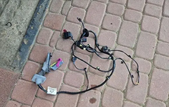 Opel Astra J Front door wiring loom 13372669