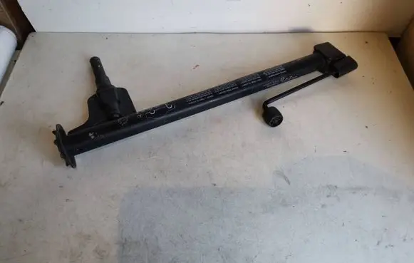 Mercedes-Benz S W220 Lift Jack 2205830015