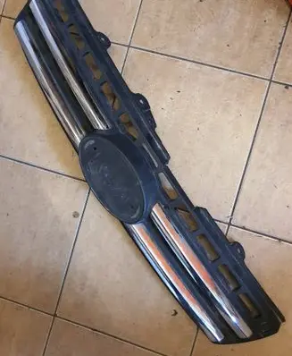 KIA Sportage Front bumper upper radiator grill R116