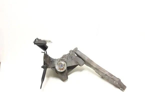 Volvo XC70 Engine mounting bracket 6G9N6028AB 05AA06H07