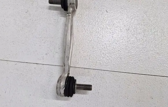 Alfa Romeo Stelvio Front anti-roll bar/stabilizer link 50543786