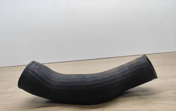 Volvo XC90 Intercooler hose/pipe 30680217
