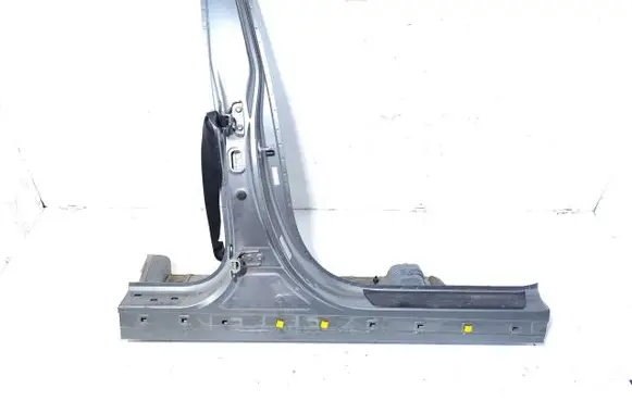 KIA Niro Pillar (middle) 