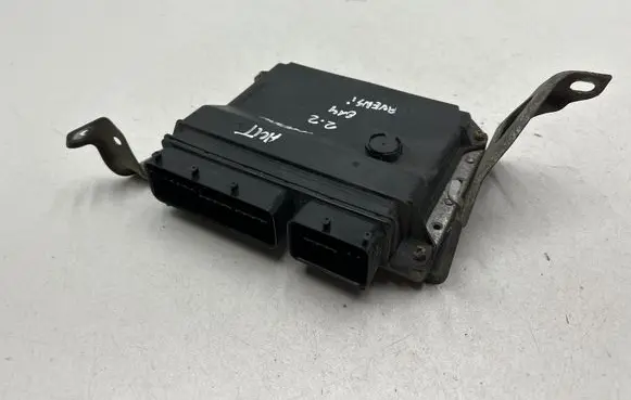Toyota Avensis T270 Engine control unit/module 8966105L51 MB2759008760