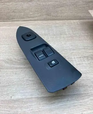 Mazda MPV Electric window control switch 1774E98