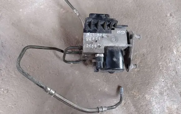 Mercedes-Benz Vaneo W414 ABS Pump A0044310912