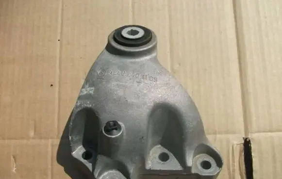 Mercedes-Benz B W246 W242 Engine mounting bracket A2462401109