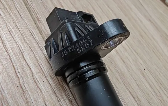 Subaru Legacy Camshaft position sensor J5T24091