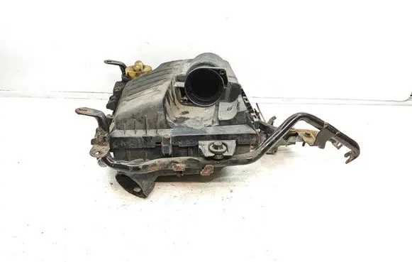 Opel Vivaro Air filter box 8200760899 93861383