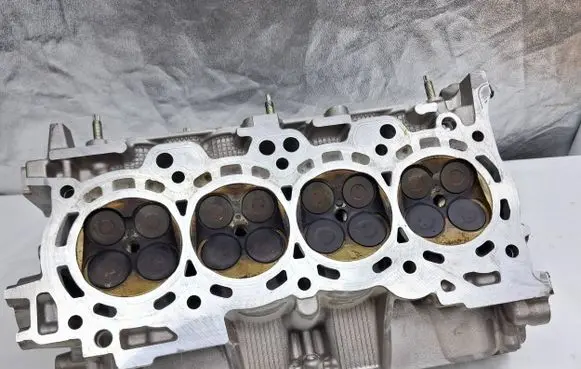 Toyota Prius (XW20) Engine head 1218726235 27G0907 ZRKU5