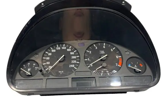 Speedometer (instrument cluster)