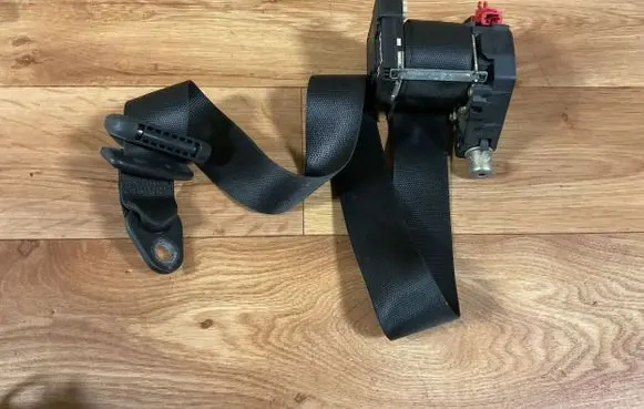 Smart ForTwo I Front seatbelt 33003480