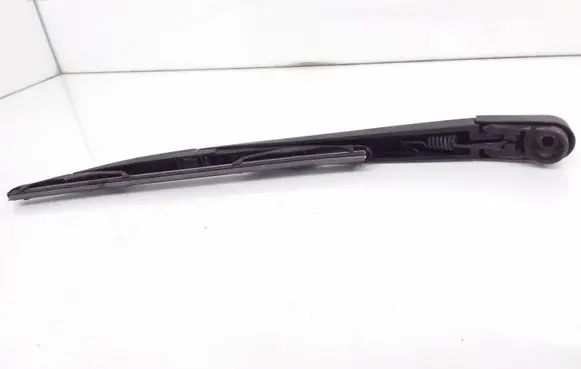 Rear wiper blade arm