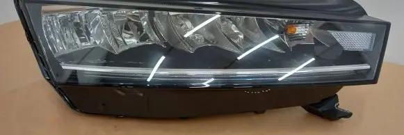 Skoda Octavia Mk4 Headlight/headlamp 5E4941016 030111823200 LE18A6418