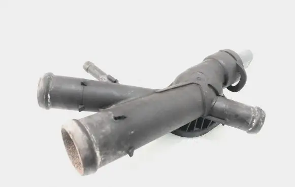Volkswagen PASSAT B7 Engine coolant pipe/hose 03L121131AA