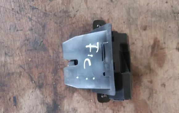Ford Fiesta Tailgate/trunk/boot lock/catch/latch 8A61A442A56