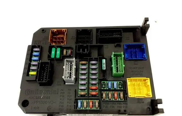 Peugeot 308 Fuse module 9806687880
