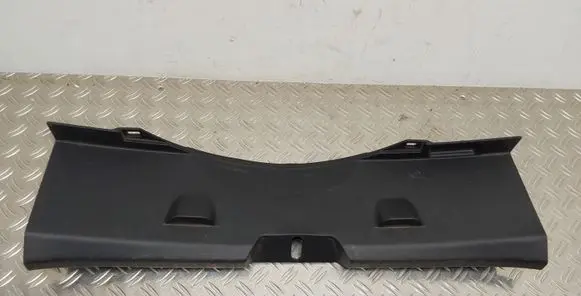 Trunk/boot sill cover protection