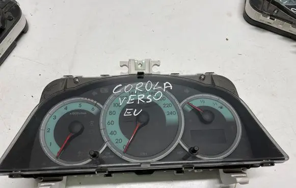 Toyota Corolla Verso E121 Speedometer (instrument cluster) 838000F091
