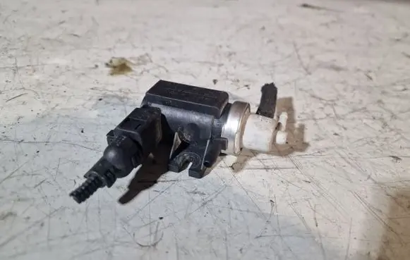 Volkswagen Golf IV Turbo solenoid valve 1J0906627A