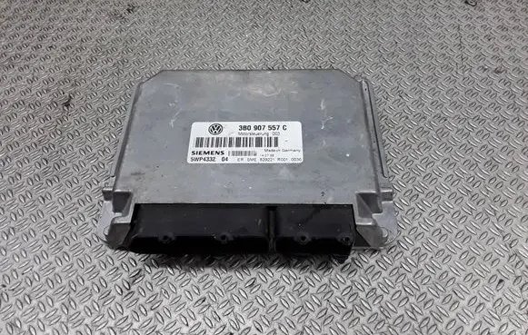Volkswagen PASSAT B5 Engine control unit/module 3B0907557C 5WP4332
