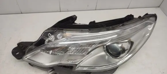 Peugeot 2008 I Headlight/headlamp 9677810180 90015175